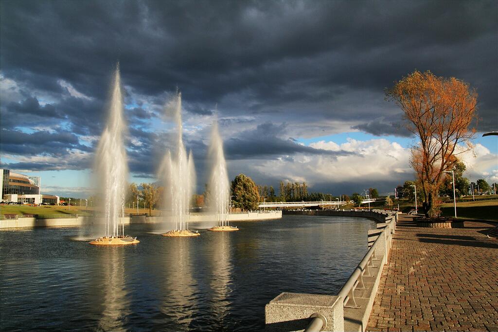 ����� ����