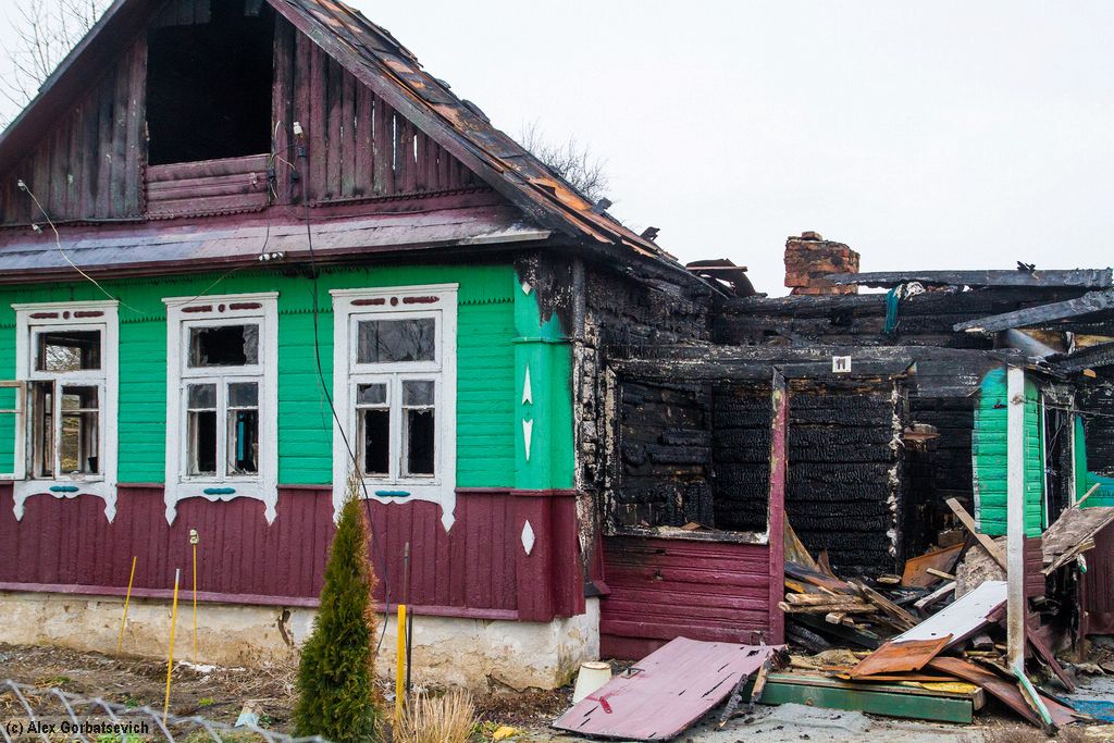 ����� ����