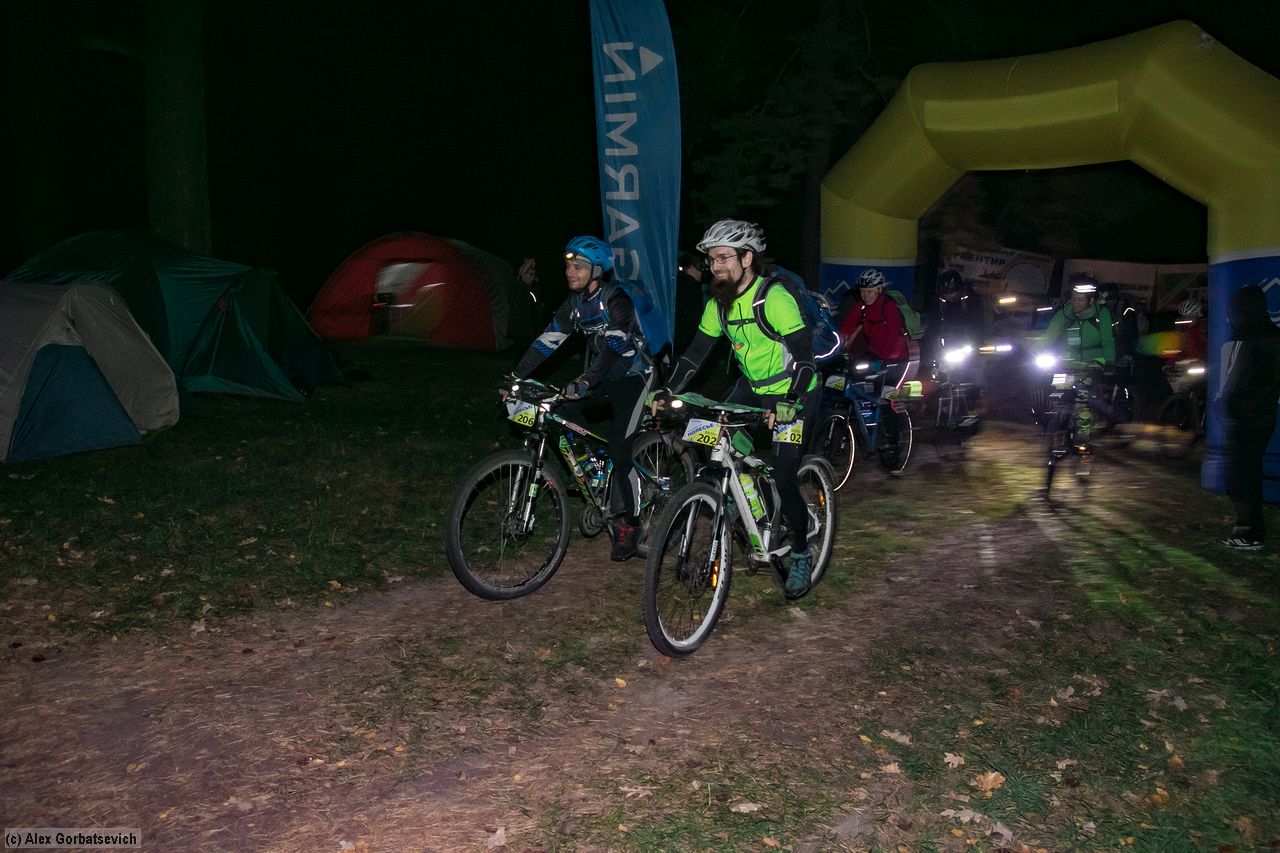 �����